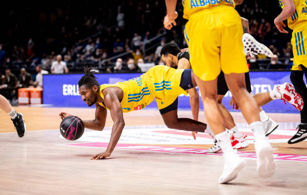 当时他在防 当时他在防